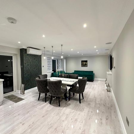 Luxury House Daire Greenford  Dış mekan fotoğraf