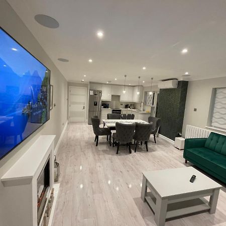 Luxury House Daire Greenford  Dış mekan fotoğraf