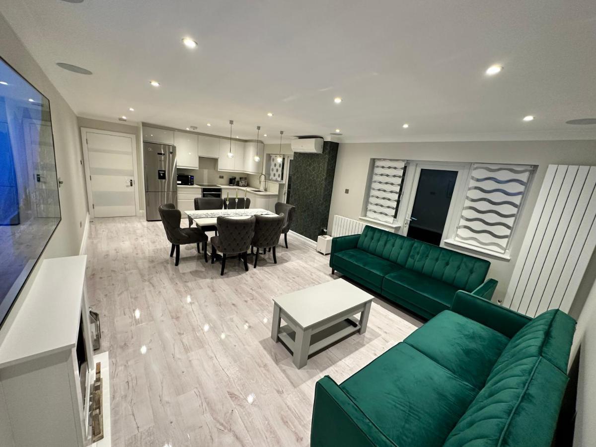 Luxury House Daire Greenford  Dış mekan fotoğraf