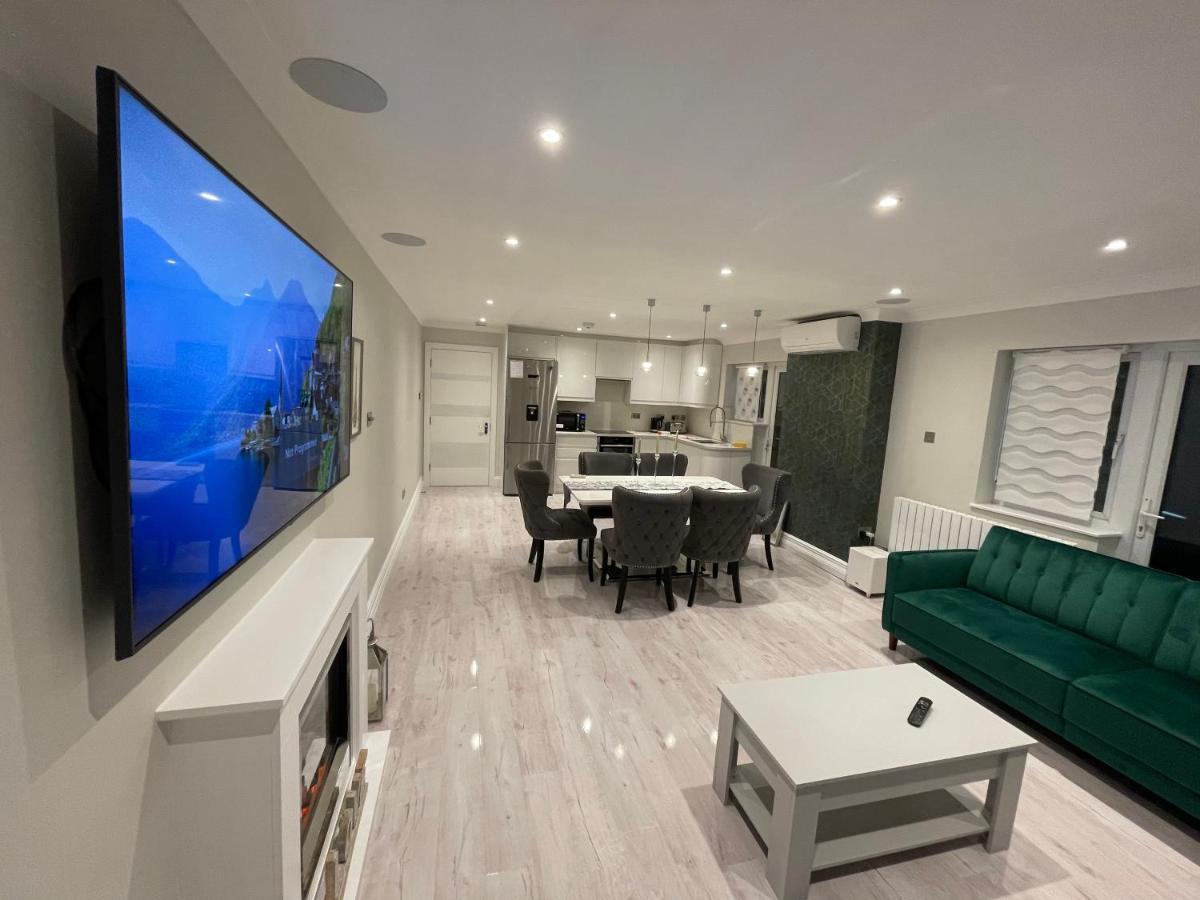 Luxury House Daire Greenford  Dış mekan fotoğraf