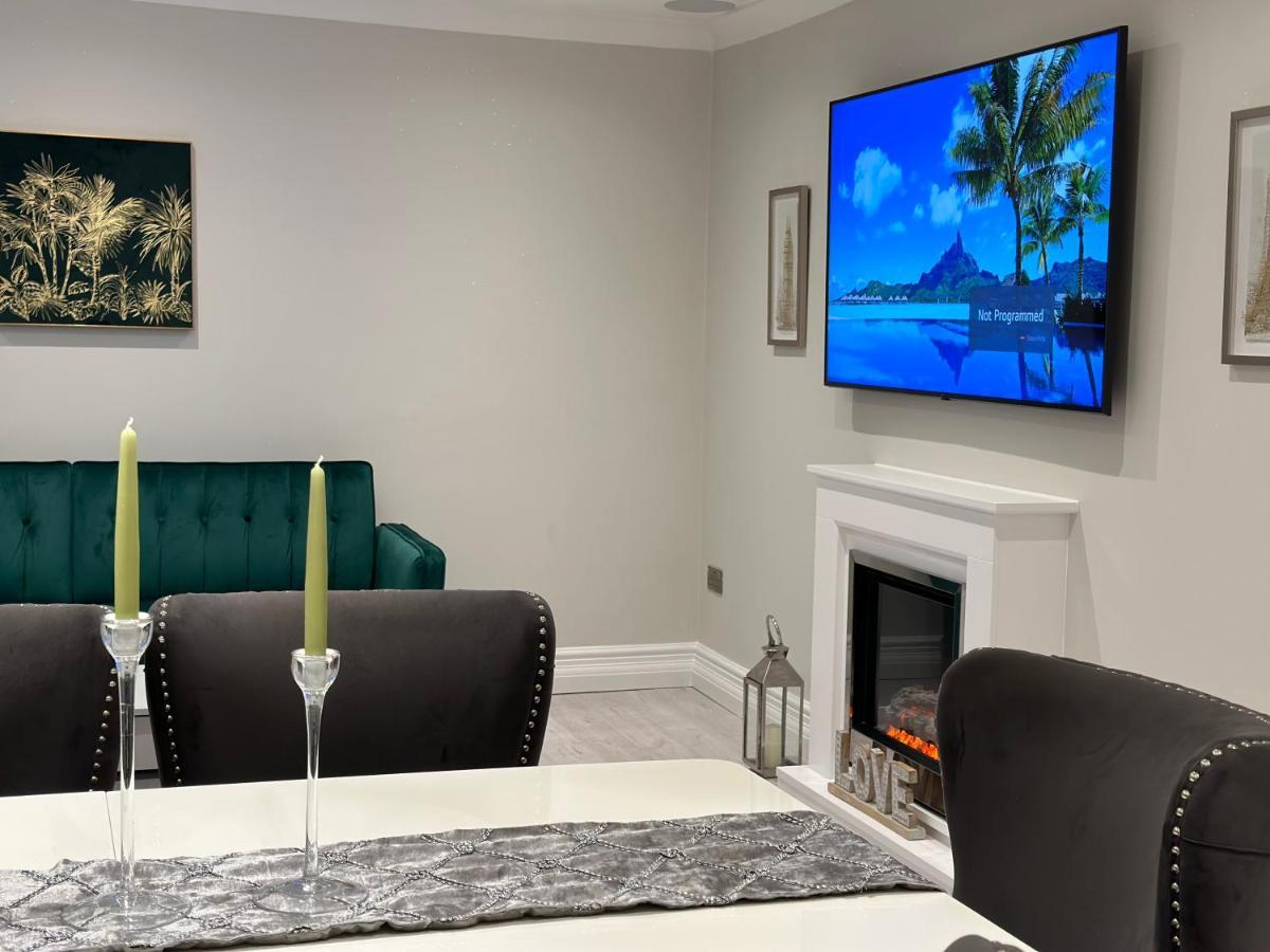 Luxury House Daire Greenford  Dış mekan fotoğraf