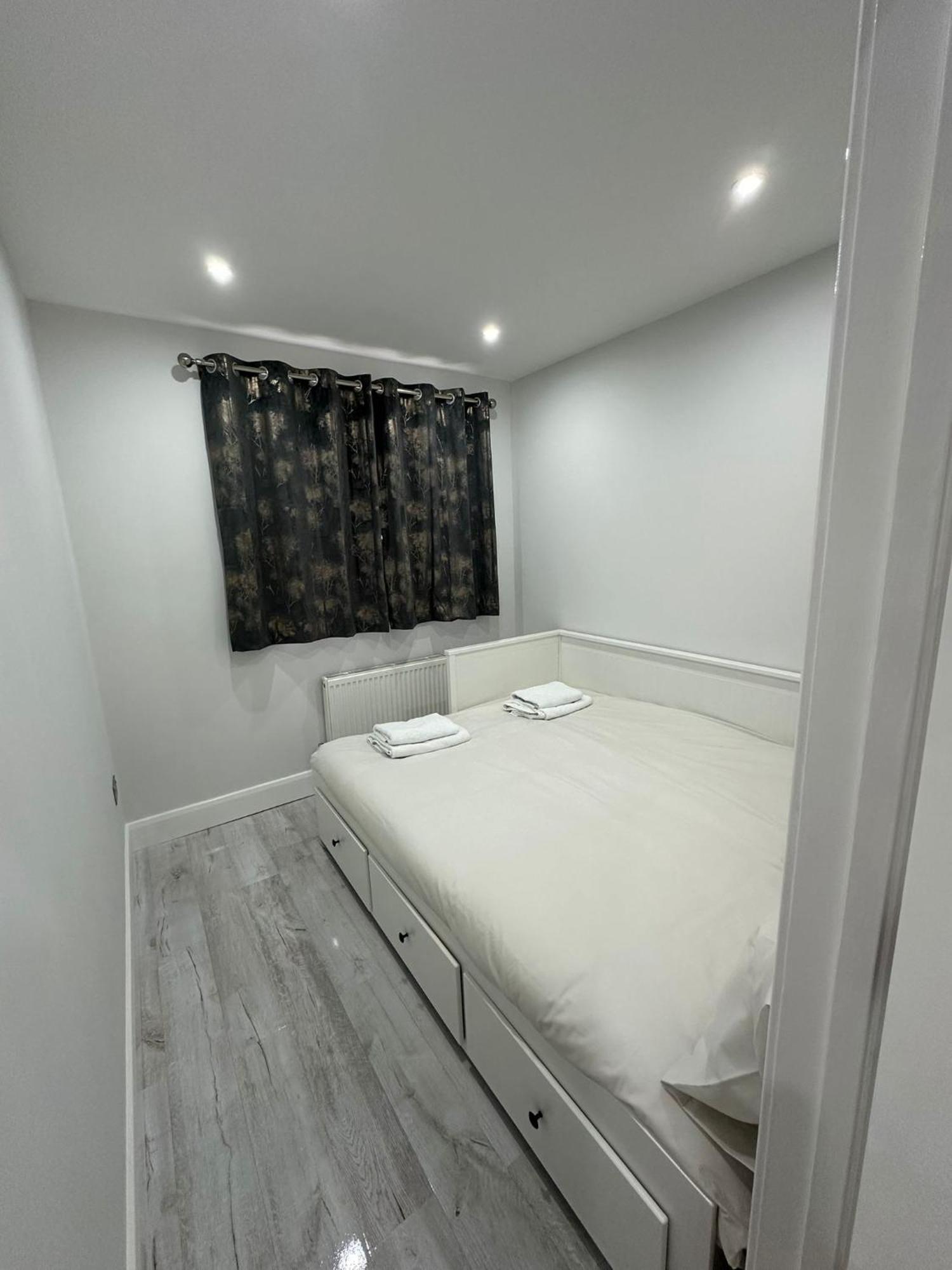 Luxury House Daire Greenford  Dış mekan fotoğraf