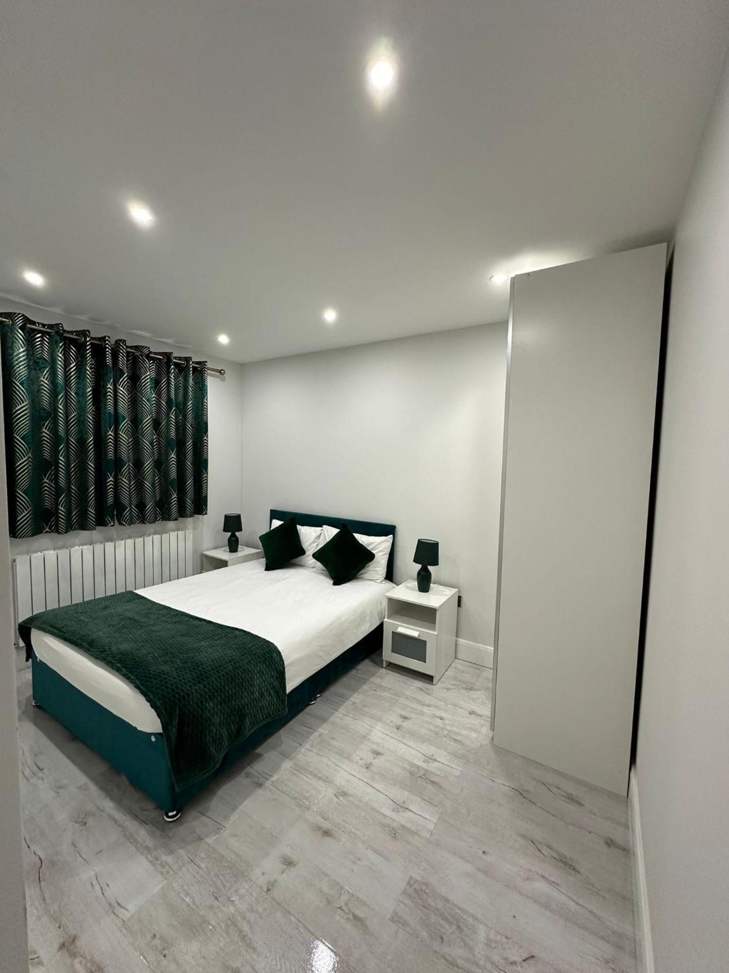 Luxury House Daire Greenford  Dış mekan fotoğraf