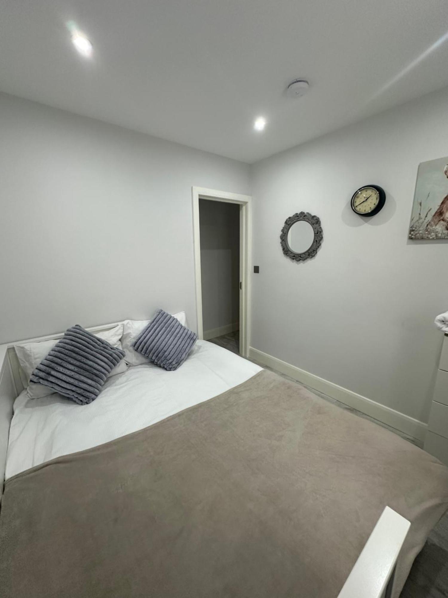Luxury House Daire Greenford  Dış mekan fotoğraf