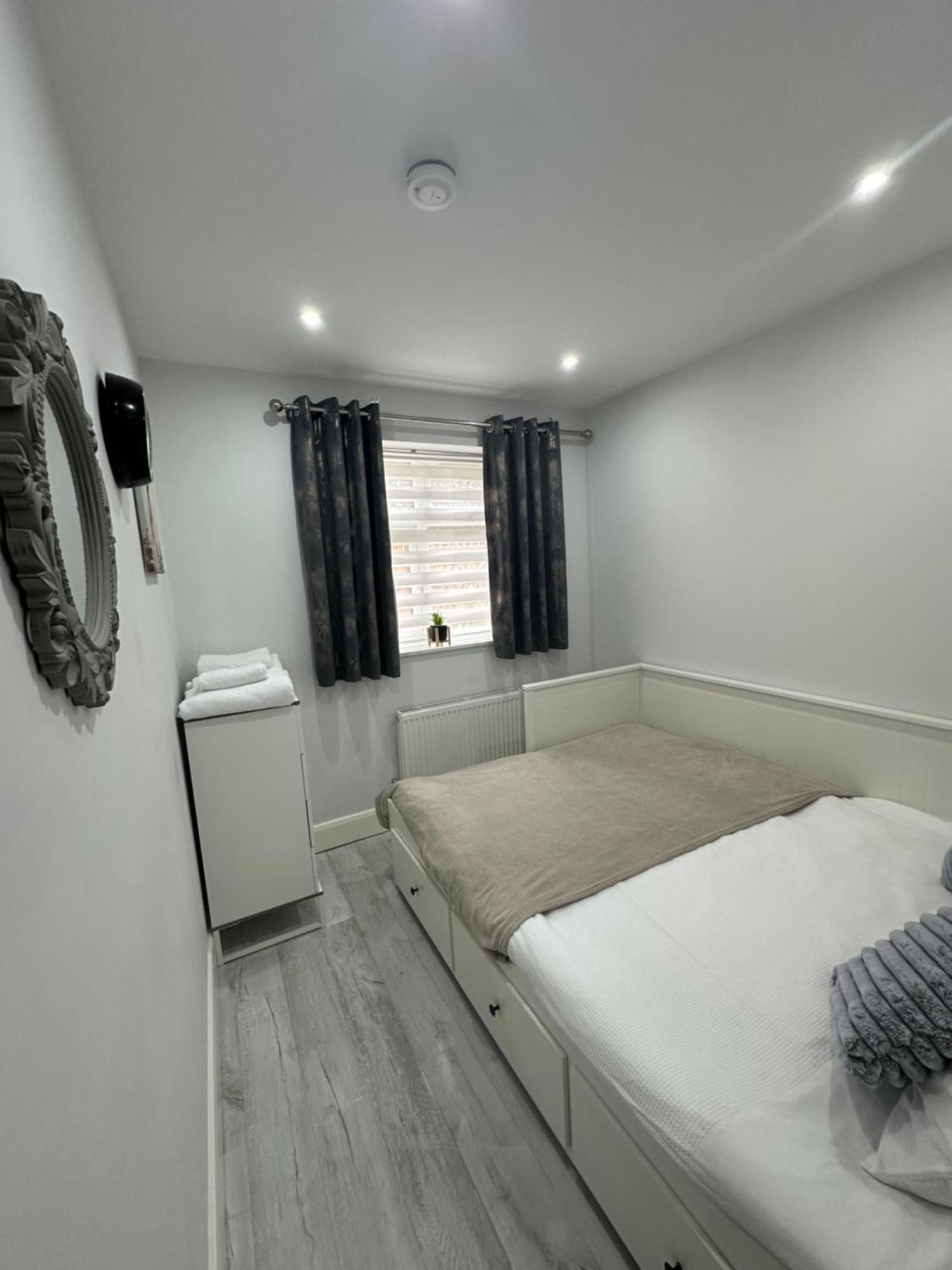 Luxury House Daire Greenford  Dış mekan fotoğraf