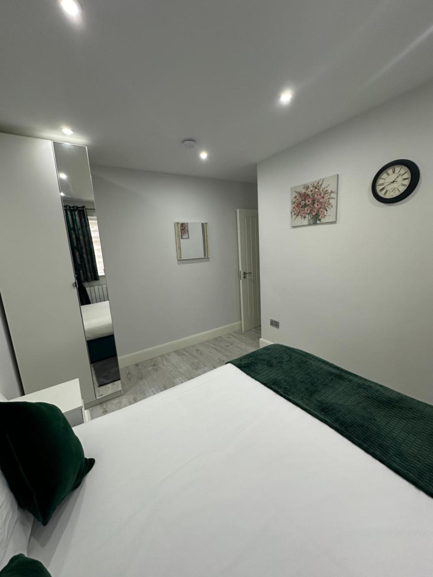 Luxury House Daire Greenford  Dış mekan fotoğraf