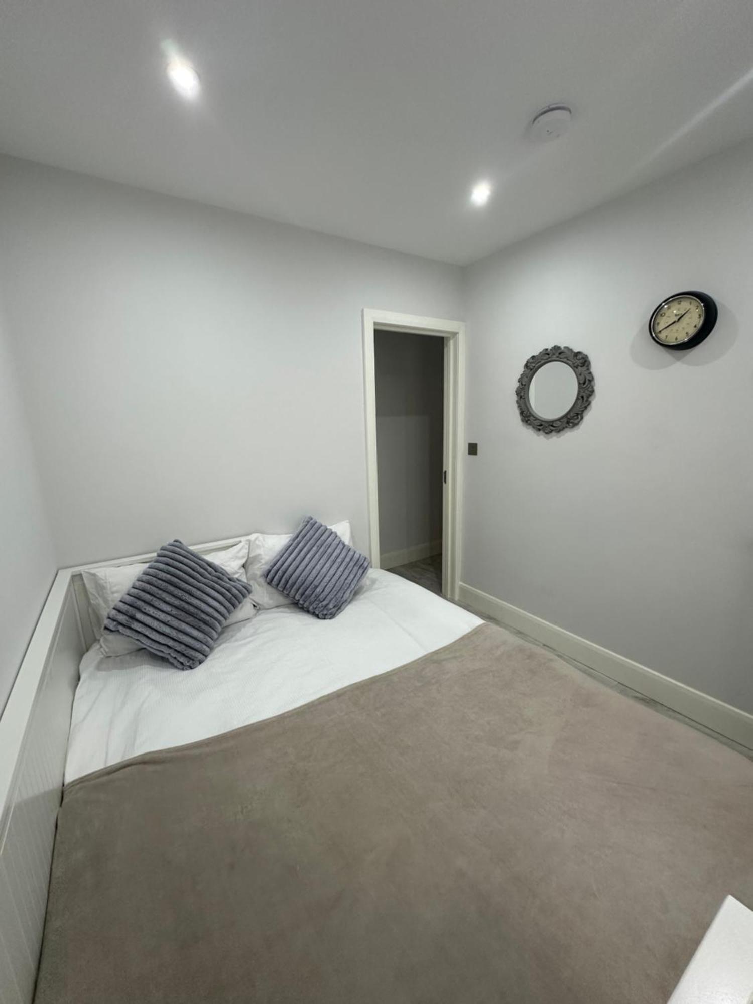Luxury House Daire Greenford  Dış mekan fotoğraf