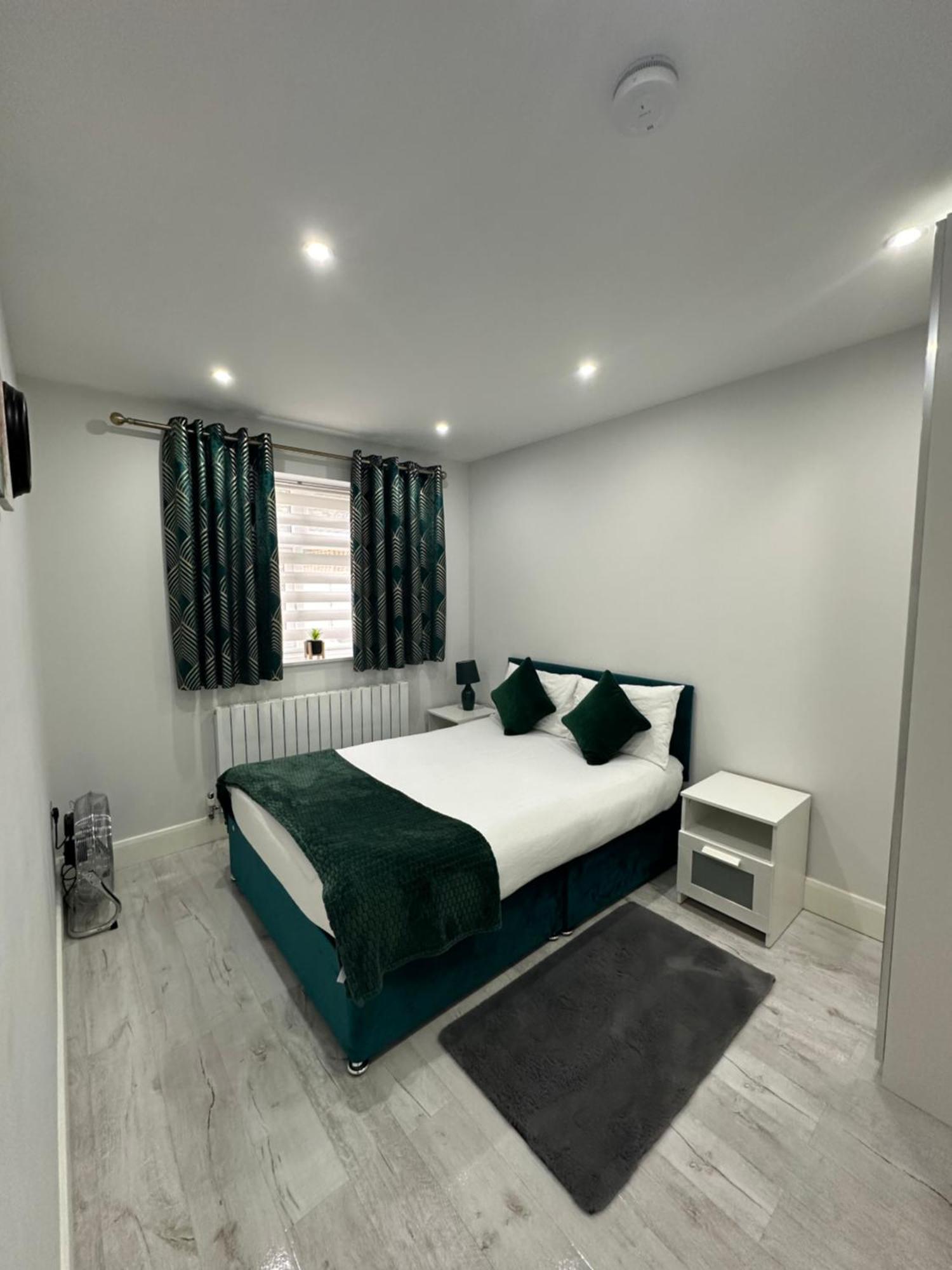 Luxury House Daire Greenford  Dış mekan fotoğraf
